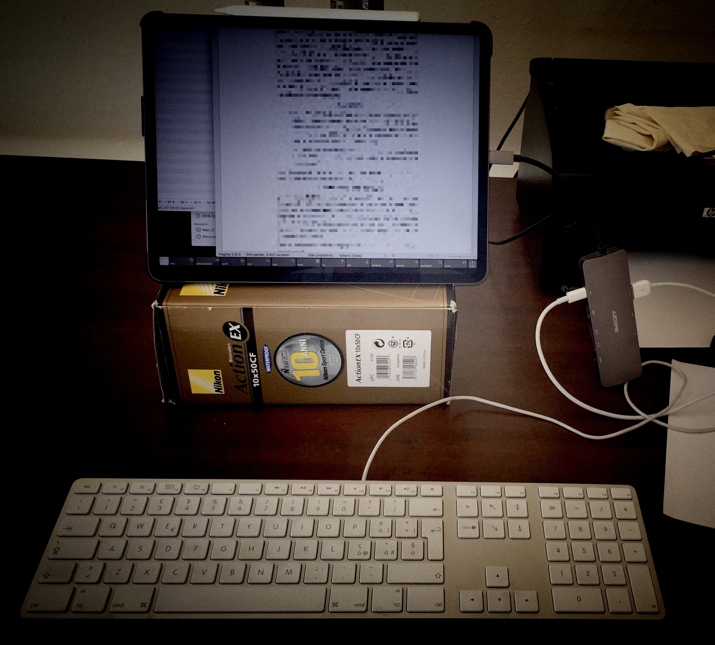 Tastiera USB Apple, vecchia generazione - lavorando in una location di fortuna!