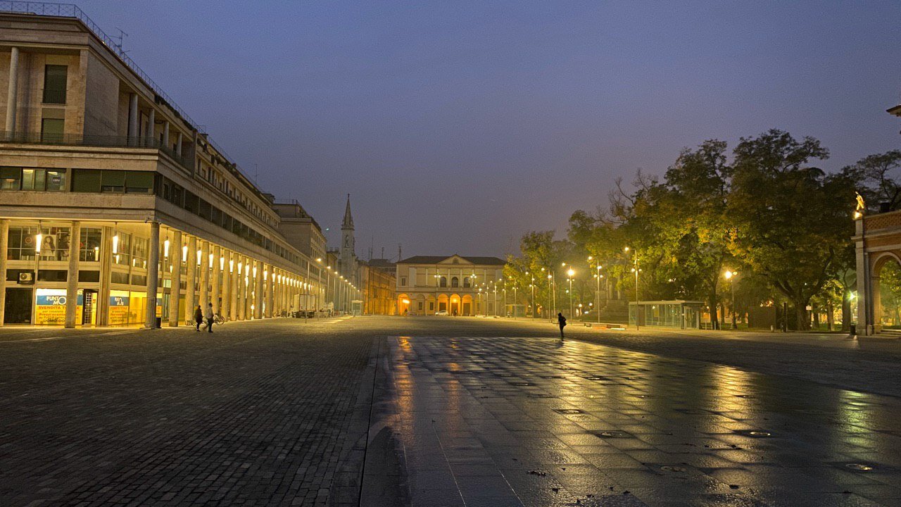   Foto scattata prima dell’alba a mano  
